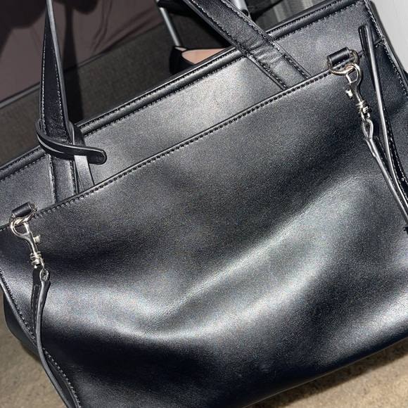 Guess purse . Used twice - Picture 2 of 3